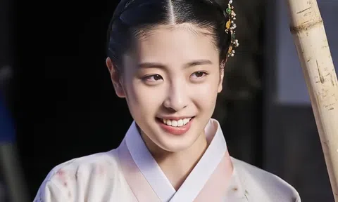 Nhan sắc trong trẻo của mỹ nhân phim ‘Dưới bóng trung điện’