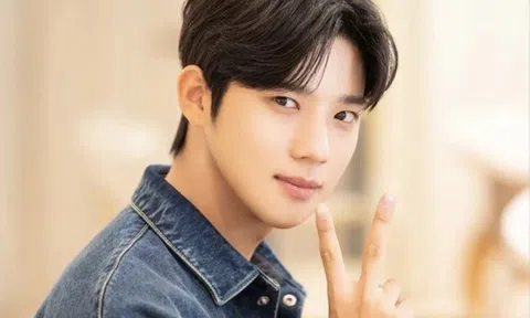 Diễn viên phim ‘Dưới bóng trung điện’ được săn đón