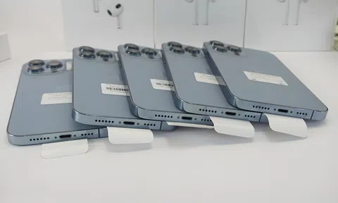 Người dùng Việt tìm mua iPhone 13 trả bảo hành giá rẻ