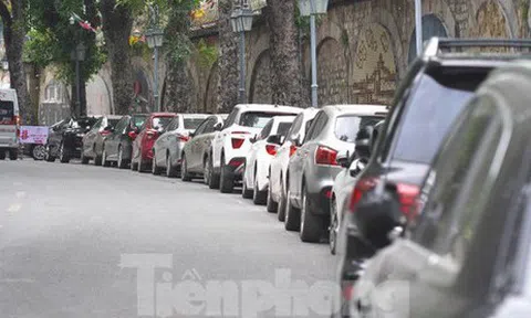 Phố bích họa Phùng Hưng xuống cấp, bị lấn chiếm nghiêm trọng