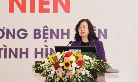 Bộ trưởng Y tế: “Chế độ tiền trực của nhân viên y tế rất thấp”