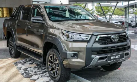 Xe bán tải Toyota Hilux rục rịch trở lại Việt Nam, đại lý thông báo nhận cọc