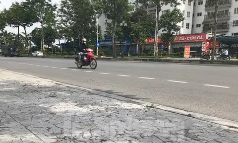 Hà Nội: Mới dùng đã vỡ nát, cần xem lại chủ trương lát đá vỉa hè