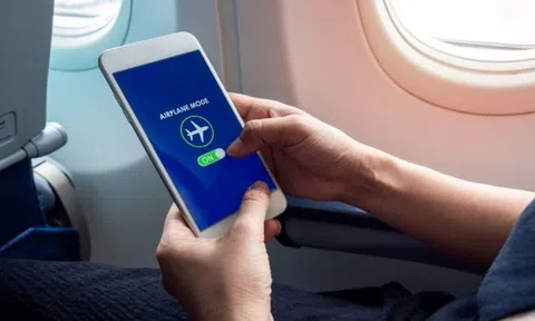 Hành khách tại EU sắp được sử dụng điện thoại trên máy bay