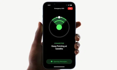 Thoát nạn nhờ tính năng gọi khẩn cấp của iPhone 14