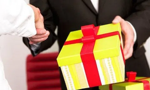 Hà Nội yêu cầu không thăm, chúc Tết cấp trên, cấm biếu, tặng quà lãnh đạo