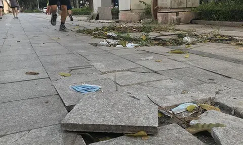 Lát đá vỉa hè ở Hà Nội: Vì sao cứ đào lên lát lại?