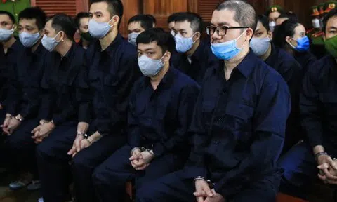 Vợ Nguyễn Thái Luyện nghẹn ngào nói 13 tỉ đồng chi cho những người không tiện nói tên