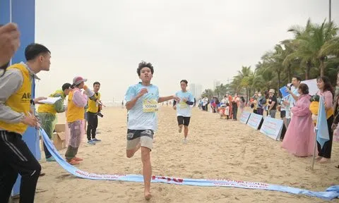 1.000 người chạy tiếp sức phòng chống thiên tai và biến đổi khí hậu