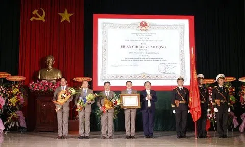 Huyện Trường Sa đón nhận Huân chương Lao động hạng Nhất