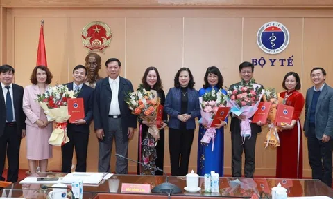 Bộ trưởng Bộ Y tế bổ nhiệm, bổ nhiệm lại nhiều lãnh đạo thuộc Cục, Vụ