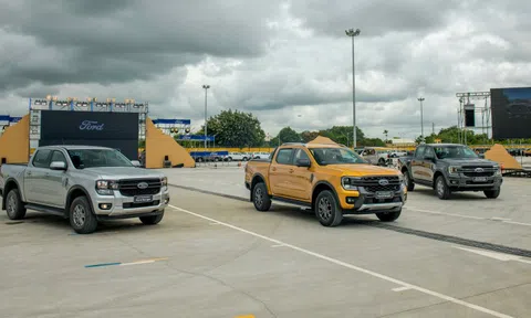Doanh số bán cao gần 10 lần Mitsubishi Triton, Ford Ranger băng băng về đích