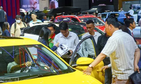 Thị trường ô tô bất ngờ chững lại, Toyota bán chạy nhất