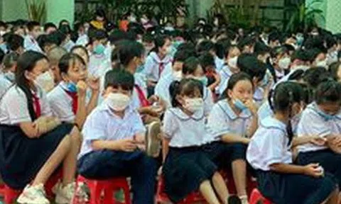 TP HCM: Bảo vệ ra giá 800.000 đồng cho một lần trực Tết thay giáo viên?