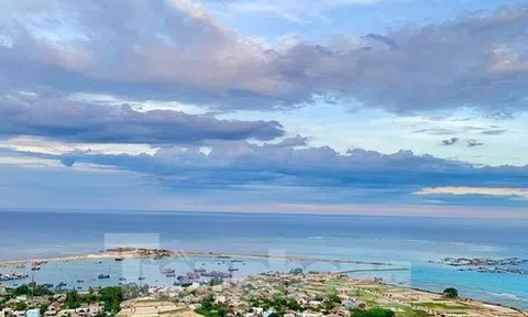 Biển động mạnh, huyện đảo Lý Sơn bị cô lập dài ngày