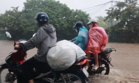 Không khí lạnh mạnh nhất từ đầu mùa đang tràn về, gây mưa lớn cho miền Trung