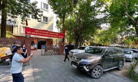 Tạm dừng ngay các điểm đỗ xe gây hỏng đá vỉa hè độ bền 70 năm