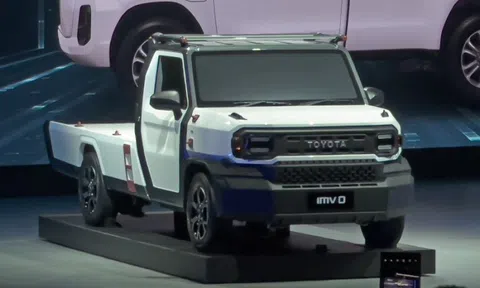 Toyota hé lộ xe bán tải 'xấu lạ' dành cho Đông Nam Á