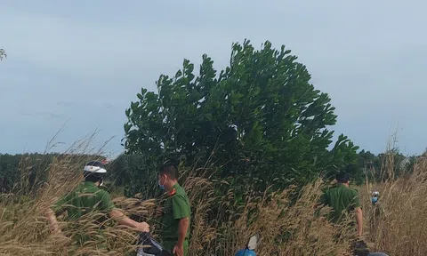 Người đàn ông nằm chết ở bãi đất trống, cạnh nhiều ống kim tiêm