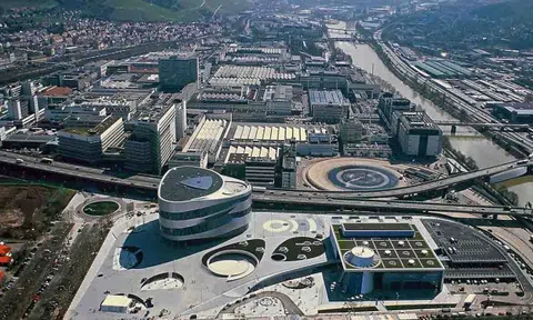 Mercedes chuyển đổi nhà máy sản xuất động cơ xăng sang làm xe điện, tăng gấp đôi công suất