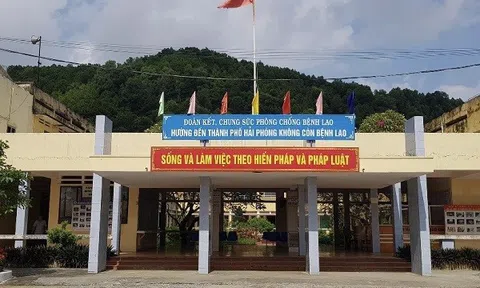 Cán bộ, nhân viên y tế "tố" phải nộp 4 triệu đồng kèm hồ sơ xét duyệt bậc lương