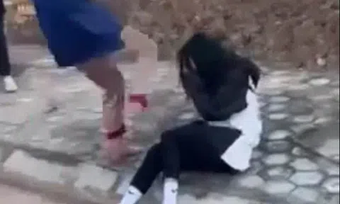 Nữ sinh Hải Dương bị chặn đánh dã man, quay clip đưa lên mạng