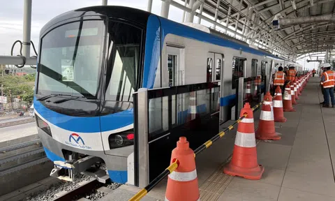 CLIP: Cận cảnh "Test tàu Metro 1" trước ngày quan trọng