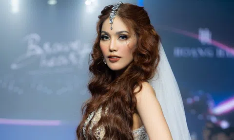 Siêu mẫu Lan Khuê tái xuất, khoe dáng nóng bỏng sau khi sinh con