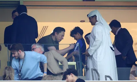 Người dùng Twitter ủng hộ tỷ phú Elon Musk từ chức CEO