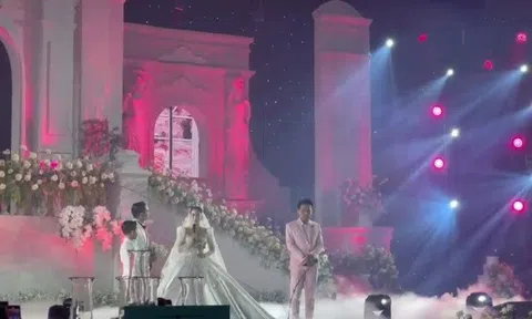 Phan Hiển mong làm điểm tựa vững chắc cho Khánh Thi