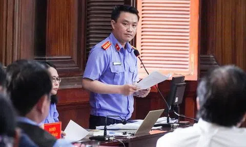 Cựu CEO Alibaba xin lại 2 hộp chứa 20 thỏi kim loại màu vàng