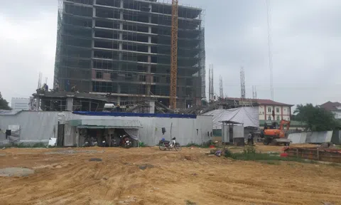 Sập công trình trung tâm thương mại, hàng chục công nhân may mắn thoát nạn