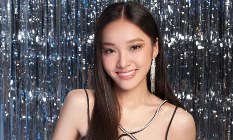 Hoa hậu Kim Ngân khoe vẻ gợi cảm tuổi 18