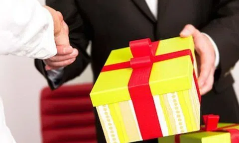 Thủ tướng: Nghiêm cấm biếu, tặng quà Tết cho lãnh đạo các cấp