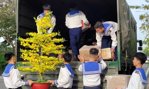 Tất bật mang xuân ra Nhà giàn DK1