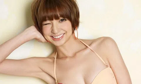 Nữ ca sĩ Nhật bị chồng kiện vì ngoại tình