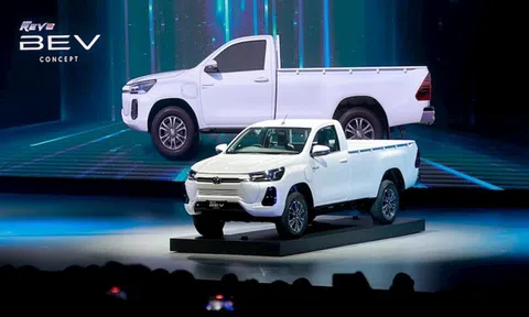 Toyota giới thiệu mẫu bán tải chạy điện Hilux Revo BEV