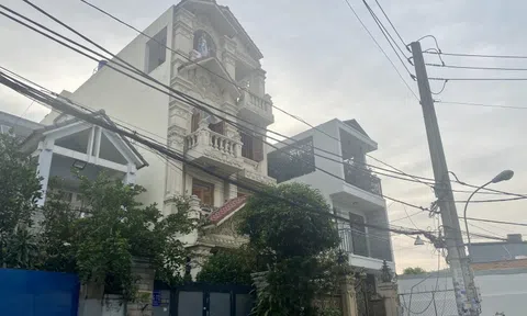 Lửa bốc lên ở căn nhà 3 lầu ở quận 12