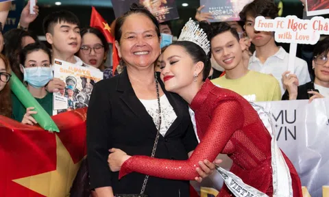 Mẹ Ngọc Châu mặc 'áo vía' tiễn con gái thi Hoa hậu Hoàn vũ