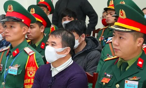 Vụ buôn lậu 200 triệu lít xăng: Cựu đại tá Biên phòng từng kêu oan bất ngờ nhận tội