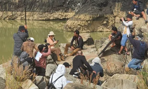 Trung Dũng hóa chàng trai Ê Đê trong 'Chuyện tình bên dòng sông Sêrêpôk'