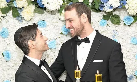 Nam diễn viên ‘Tân Hoàn Châu cách cách’ kết hôn đồng giới