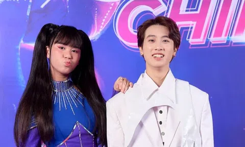 'Soái ca' Gia Khiêm mừng Bella Vũ ra MV thứ 9