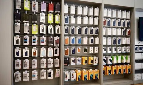 Đại lý Việt đau đầu vì ốp lưng, cáp sạc