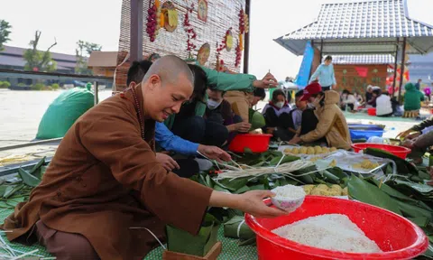 Chùa Tam Chúc gói 10.000 bánh chưng tặng người nghèo