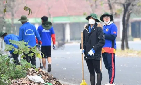 Sinh viên tình nguyện dọn dẹp sân Mỹ Đình trước bán kết lượt về AFF Cup 2022