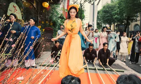 Dàn người đẹp đón Tết sớm