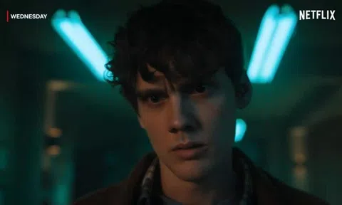 Chuyện tình đồng tính của mỹ nam 'Wednesday'