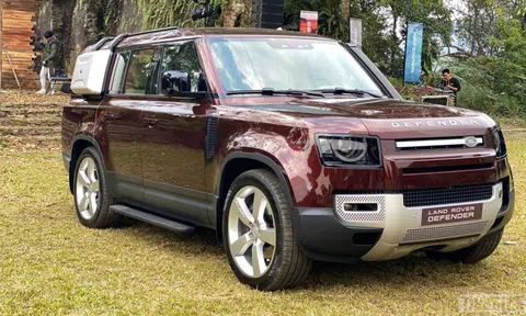 Giá cao hơn bản 5 chỗ 2 tỉ đồng, Land Rover Defender 130 có đủ sức hấp dẫn?