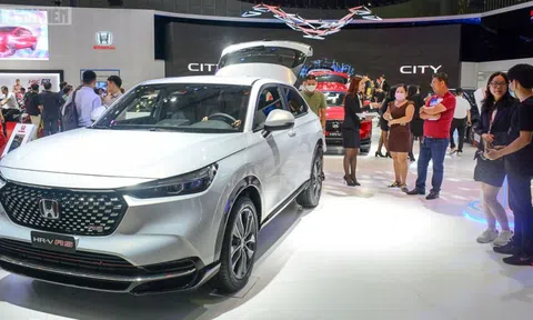 Ô tô 5 - 7 chỗ, gầm cao tại Việt Nam ồ ạt giảm giá dịp cận Tết